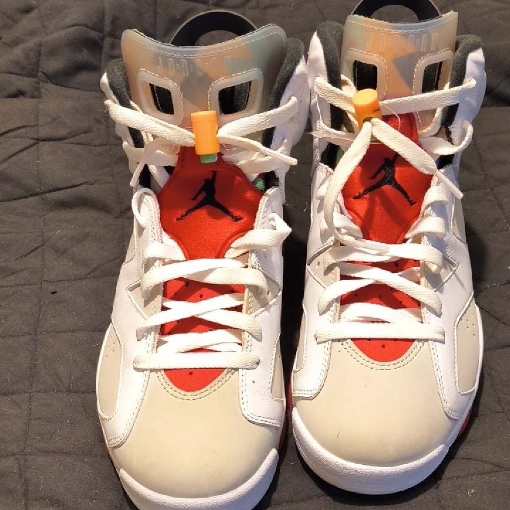 Jordan White and Red Classic Sneakers ,8'5,Mens